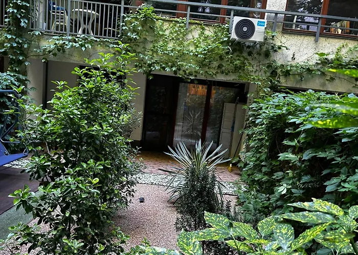 Exclusive With Private Garden * Budapešť